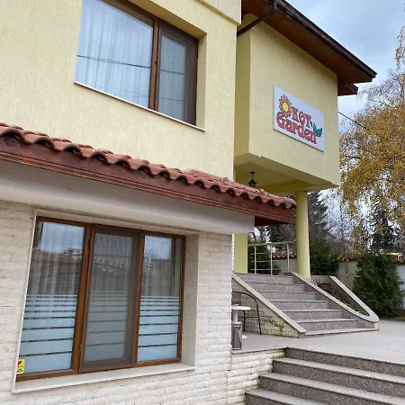 Kot Garden 3*